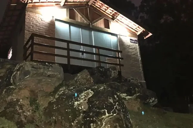 Imagem Casa Rústica de Montanha com Vista Aberta a 1.450 m de Altitude em São Bento do Sapucaí