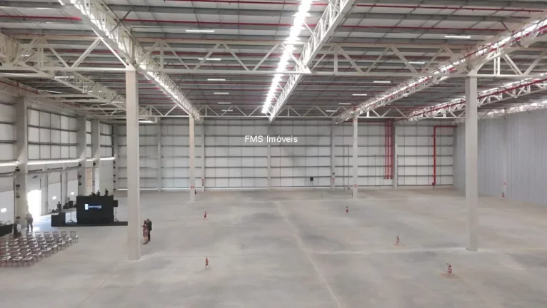 Imagem Galpão Comercial para Locação em Embu das Artes-SP, Bairro Maria Imaculada: 244 Vagas de Garagem, 19.945m².