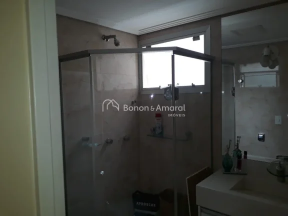 Imagem Espaçoso apartamento totalmente renovado, oferecendo 117m² de conforto e elegância. Com 3 quartos...