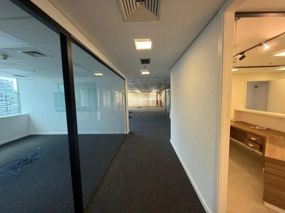 Imagem Sala comercial na Vila Nova Conceição com 393,63m²