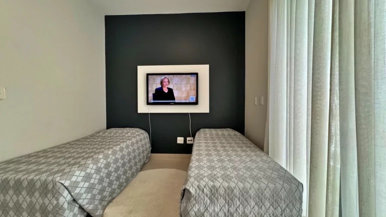 Imagem Apartamento pé na areia à venda na Riviera de São Lourenço Módulo 07: 3 quartos, 3 suítes, 3 salas, 3 vagas de garagem - 161,85m².
