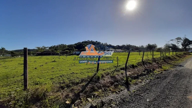 Imagem Adriano Carpes Imóveis vende terreno grande as margens da BR 101 em Balneário Piçarras.