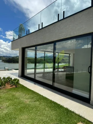 Imagem Viva o Luxo à Beira da Represa em Joanópolis com essa Casa à Venda