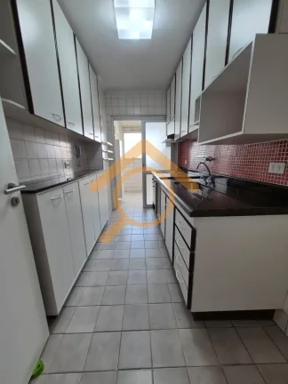 Imagem Cobertura de luxo em Santo Amaro: 3 quartos, 1 suíte, 2 salas, 2 vagas. Agende sua visita agora!