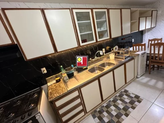 Imagem Vendo 4Q na Praia da Barra, sol nascente, lavabo, 2 vg, mobiliado, ônibus, clube, futebol, piscina, sauna, churrasqueira, tenis, squash, skate,praia