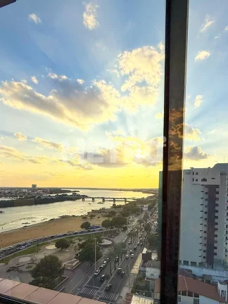 Imagem Apartamento à venda no Edf. Saphira, 3 suítes, vista para o Rio, Orla, Petrolina
