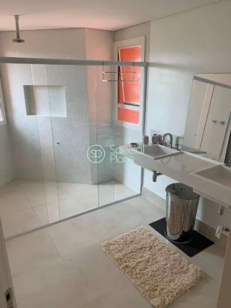 Imagem Oportunidade. Apartamento super espaçoso, com 220m2 de área útil, 4 dormitórios ( 3 suítes ) e ...