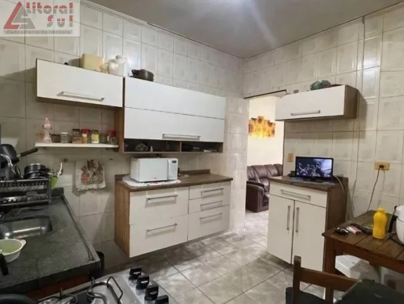 Imagem Imperdível oportunidade! Casa à venda em Praia Grande-SP, bairro Tupi, 3 quartos, 1 sala, 1 banheiro, 105 m² de área.