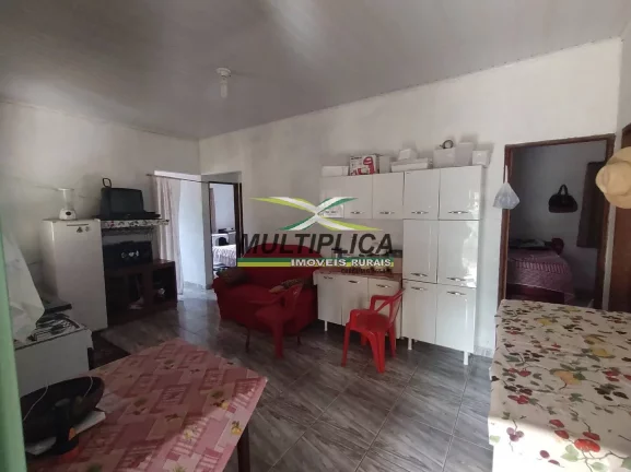 Imagem Chácara 12 km de Uberlândia à venda com Casa, Córrego, Curral, Energia
