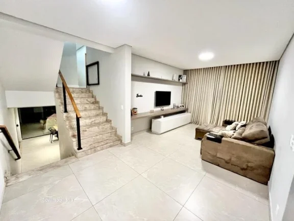 Imagem Que tal morar em uma casa ampla e moderna, recém-construída e próxima de tudo?

Residência únic...