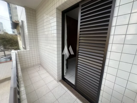 Imagem Apartamento próximo a praia do Embaré com sacada!