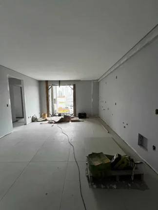 Imagem Apartamento em construção com 2 dormitórios sendo 1 suíte e 2 vagas de garagem em Balneário Camboriú