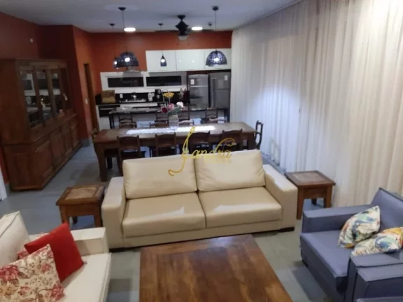 Imagem Excelente Casa no Condomínio Malibu! Com 04 suites