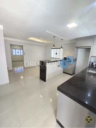 Imagem Oportunidade Imperdível: Casa à Venda em Rio Verde-GO, Primavera - 4 Quartos, 1 Suíte, 2 Salas, 4 Banheiros, 4 Vagas - 300m².