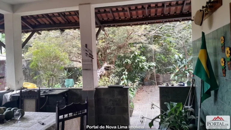 Imagem Casa com quintal a venda em Nova Lima, região central