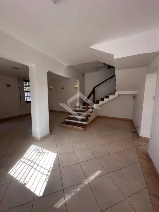Imagem Casa Ampla e Sofisticada na Rua Saldanha Marinho, Castelânea, Petrópolis