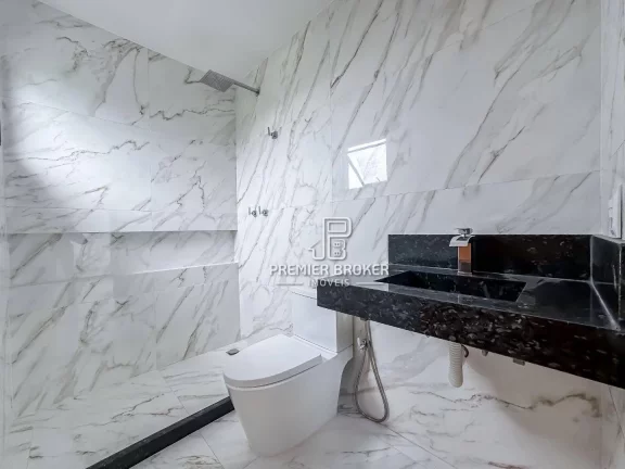 Imagem Casa com 3 dormitórios à venda, 131 m² por R$ 899.000,00 - Golfe - Teresópolis/RJ