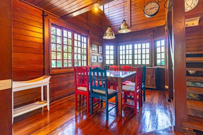 Imagem CASA com 3 DORMITÓRIOS em CONDOMÍNIO FECHADO - 199m² de área construída