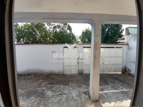 Imagem Sobrado c/ 3 dorms, e mais 2 casas nos fundos