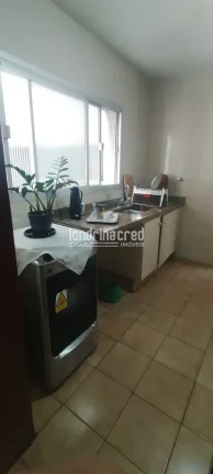 Imagem Apartamento no Edifício Mediterrâneo com 3 Quartos (1 Suíte), 4 Banheiros, Sacada, Sala Ampla, Cozinha e 2 Vagas de Garagem – Conforto e Espaço!
