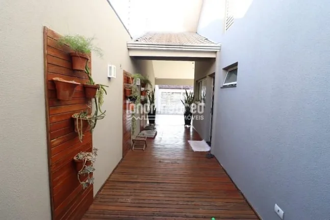 Imagem Casa à venda no Jardim Neman Sahyun em Londrina com 3 quartos, 1 suíte, 4 vagas de garagem, 140 m² de área útil , ótima oportunidade agora!