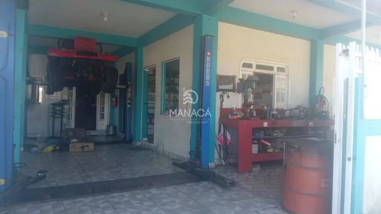 Imagem Casa ampla de alvenaria com ponto comercial ramo Oficina Mecânica