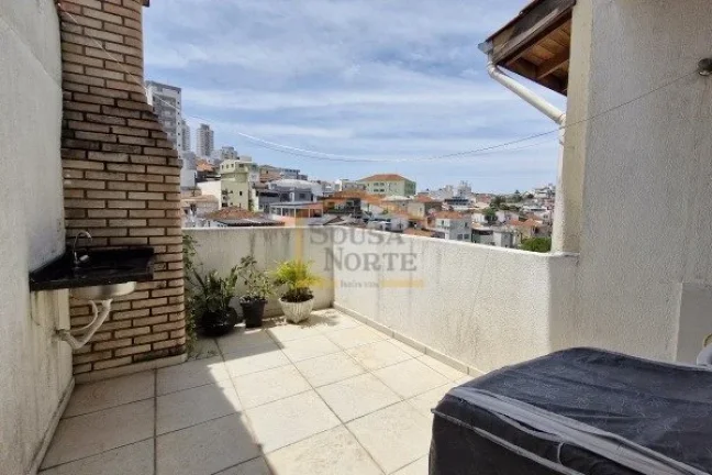 Imagem Sobrado residencial com 92m². O imóvel possui sala bem iluminada, cozinha com armários planejados...