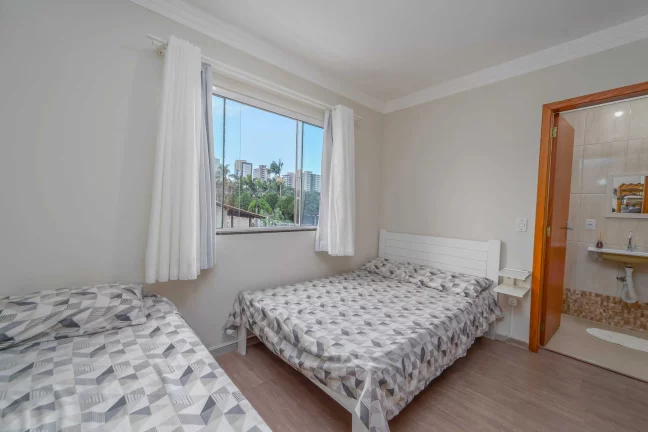 Imagem Sobrado completo com 2 suítes 1 vaga e área gourmet próximo da praia com em Balneário Piçarras