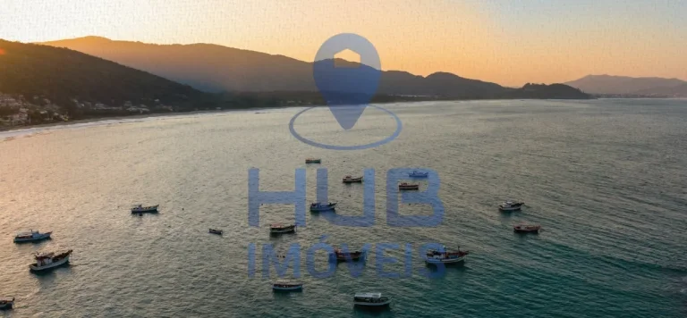 Imagem Seu Refúgio à Beira-Mar na Praia da Armação Único edifício alto