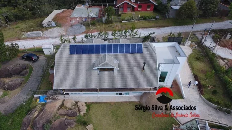 Imagem Casa de Alto Padrão a Venda no Alto da Boa Vista, em Campos do Jordão - SP.