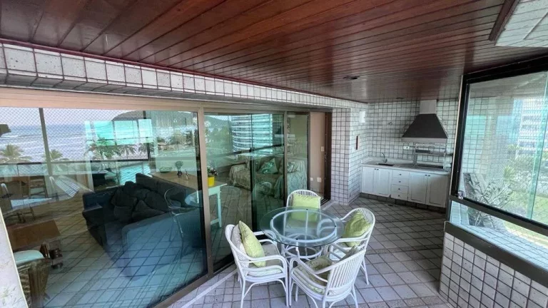 Imagem Residência à Beira-Mar: Luxo e Conforto com Vista Panorâmica