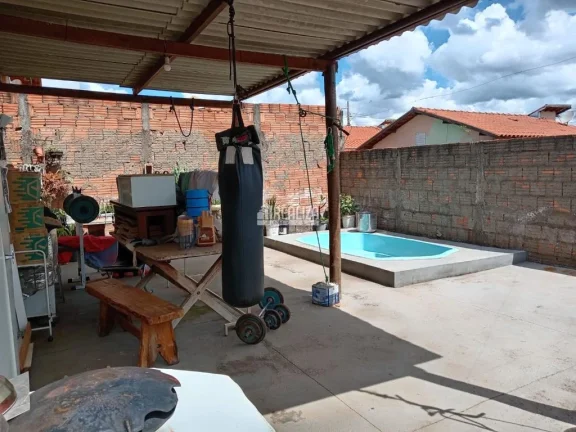 Imagem Casa com piscina à venda no Parque dos Buritis, Uberaba - MG
