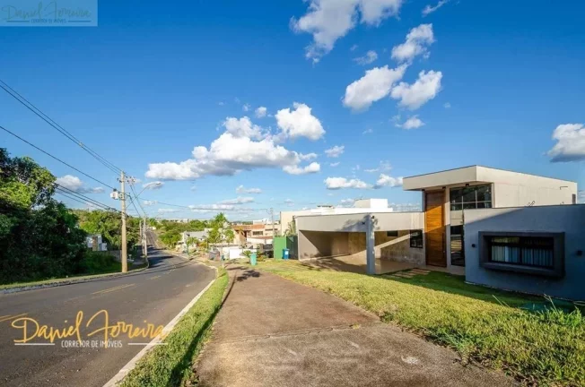 Imagem Daniel Ferreira vende: Lote com 900 m², praticamente todo plano.