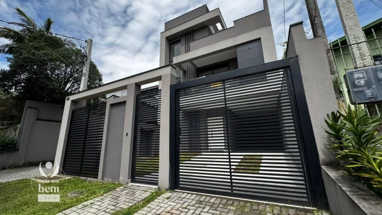 Imagem Sobrado triplex com 160 m², terraço com churrasqueira, 3 quartos (1 suíte), à venda por R$ 1.290.000 - São Lourenço - Curitiba/PR