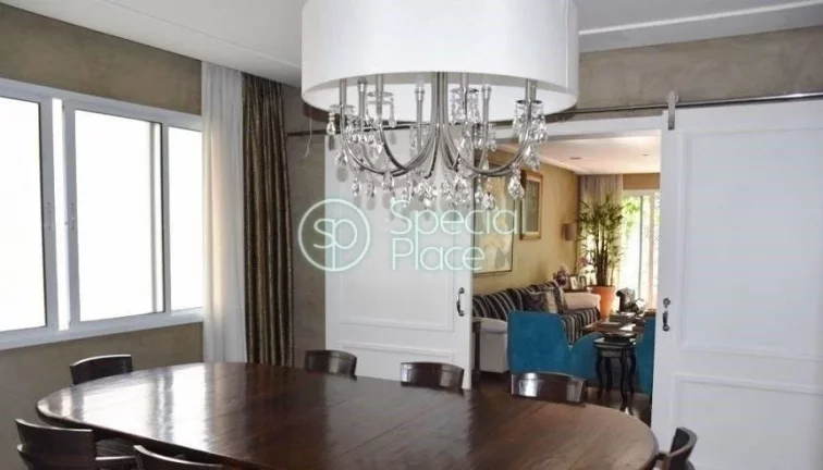 Imagem Excelente apartamento com 250m², reformado, espaços generosos, com terraço e excelente localizaç...