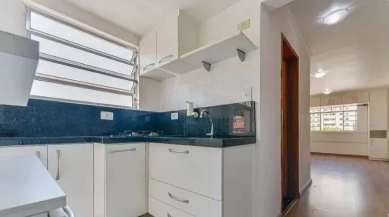 Imagem Kit a duas quadras do metr...ocirc; Santos/Imigrantes linha verde. Localizado na Rua Vergueiro, poss...