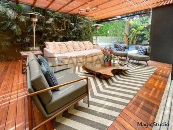 Imagem Casa dos sonhos no coração do Jardim América! Com uma área de 772m², esta casa totalmente reformada e mobiliada oferece conforto, luxo e modernidade