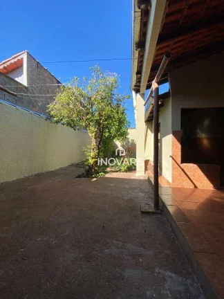 Imagem Casa com 3 dormitórios à venda, 270 m² por R$ 400.000,00 - Alvorada - Araporã/MG