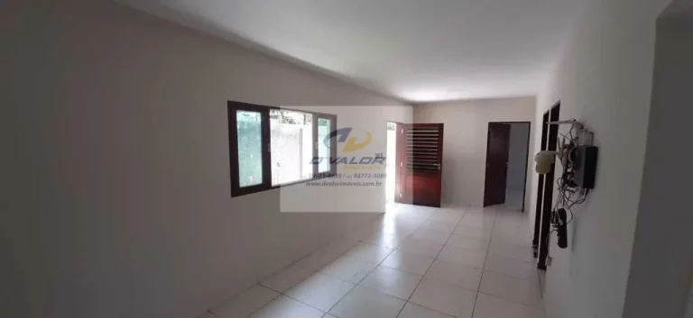 Imagem Vendo Casa com 150m², 3 quartos s/ 1 suíte, sala p/ 2 ambientes e 2 vagas de garagem