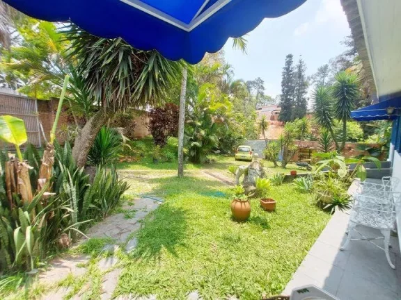 Imagem Casa comercial na Granja Viana. Localizada em via de acesso ao Km 23