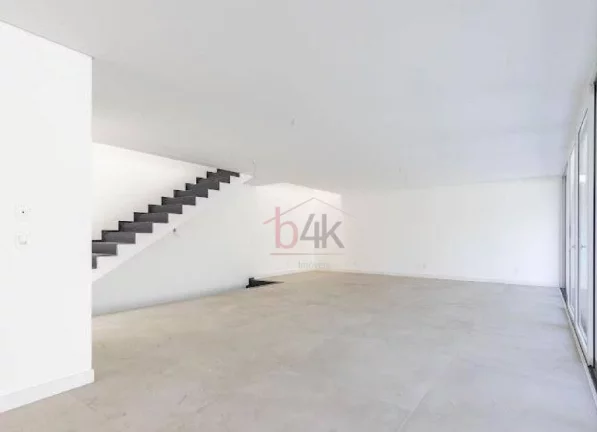 Imagem Casa alto padrão em condomínio fechado à venda.