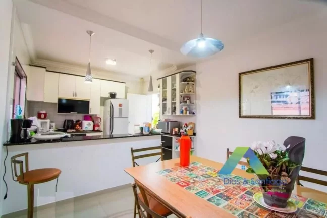 Imagem SANTO ANDRÉ Casa 300M² de terreno, 224M² area construída,2 casas, frente e fundo, espaço gourmet, piscina, 2 vagas ótima localização e valor !!!