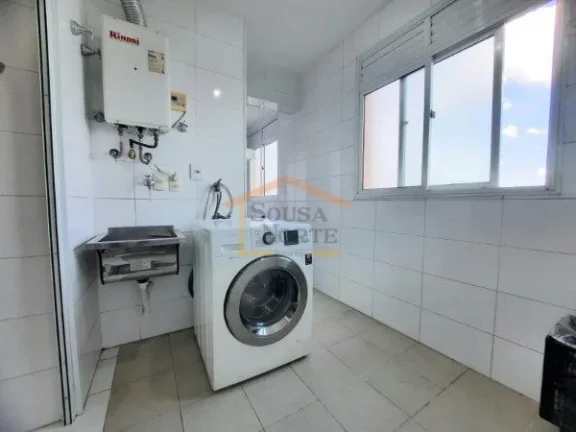 Imagem Apartamento resultante da junção de duas unidades com 183 m², 3 dormitórios, sendo 3 suites, 3 b...