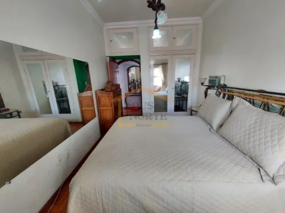 Imagem Apartamento com 3 dormitórios, 1 com sacada, contando com mais 1 dormitório de serviço.
Banheiro ...