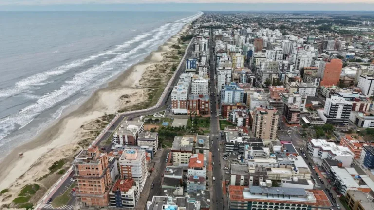 Imagem Apartamento 2Dórmitórios dependência - Bairro Centro