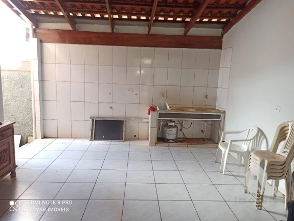 Imagem Casa com 3 dormitórios para alugar, 130 m² por R$ 2.500,00/mês - Setor Central - Itumbiara/GO