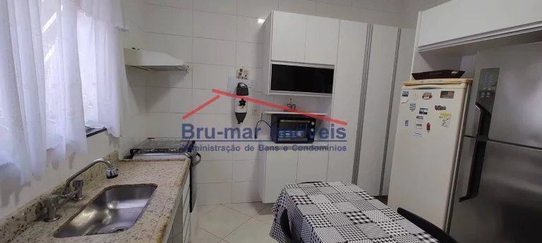 Imagem Sobreposta Baixa 3 Quartos Quintal Churrasqueira e Garagem a Venda