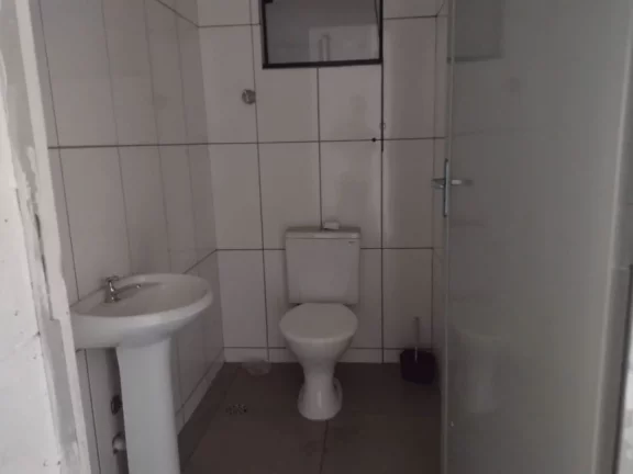 Imagem barracão industrial no bairro verde com 355,00 m² de construção, recuo pra 3 veículos. piso de ...