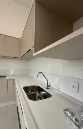 Imagem Casa recém-construída com 2 suítes, 2 vagas e sala comercial – Morretes, Itapema