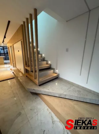 Imagem Imperdível! Casa à venda em São Paulo-SP, na Vila Carrão, com 3 quartos, 3 suítes, 3 banheiros, 3 vagas de garagem e 197m².